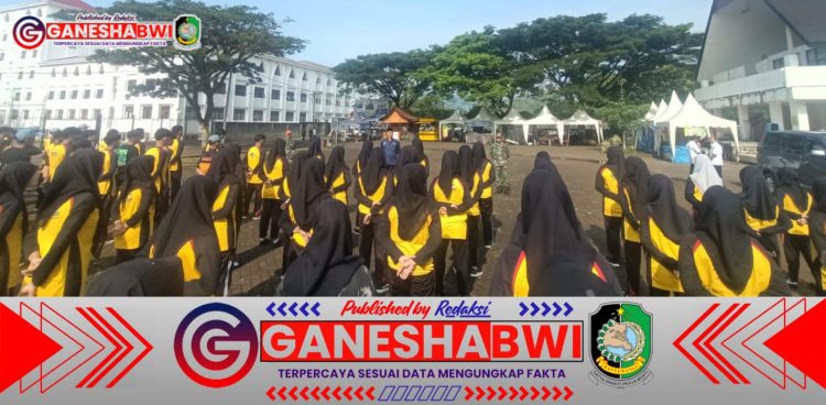 Babinsa Tegalsari Latih Kedisiplinan dan PBB untuk Siswa SMKN 2 Tegalsari