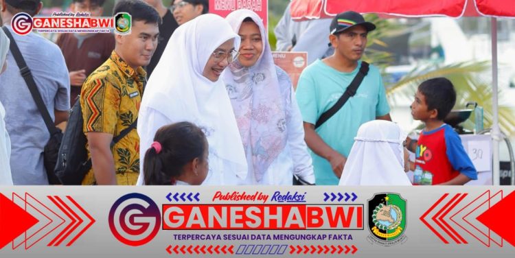 Bupati Ipuk Ajak Warga Banyuwangi Diet Kantong Plastik di Pasar Takjil Ramadan