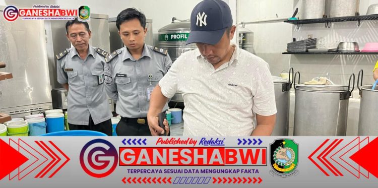 Pastikan Kualitas Menu Sahur, Kalapas Banyuwangi Kontrol Dapur Lapas