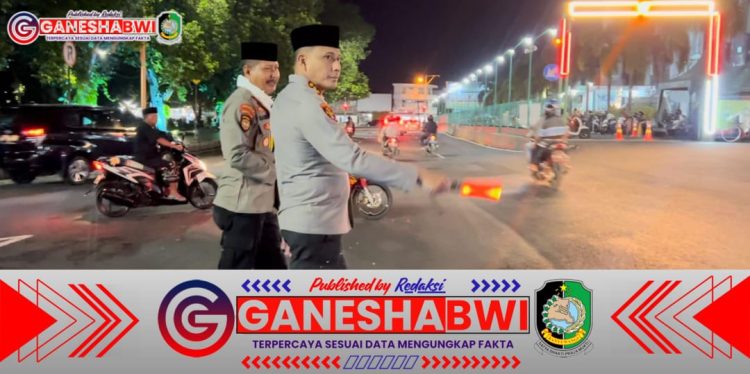 Kapolresta Banyuwangi Tarawih & Tadarus Bersama Warga di Masjid Agung Baiturrahman