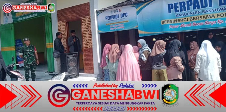 Babinsa Koramil 0825/20 Songgon Kawal Bazar Beras Murah untuk Warga Desa Sumberarum Babinsa Koramil 0825/20 Songgon Kawal Bazar Beras Murah untuk Warga Desa Sumberarum