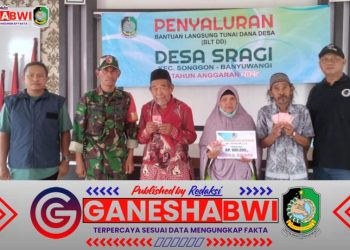 Babinsa Koramil 0825/20 Songgon Kawal Penyaluran BLT Dana Desa di Sragi