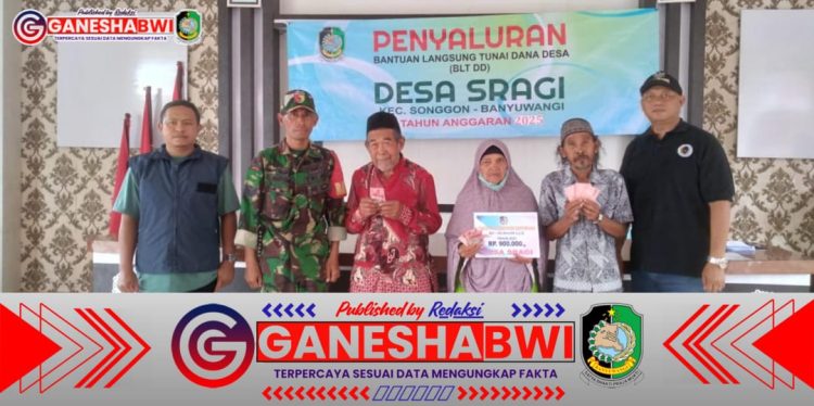 Babinsa Koramil 0825/20 Songgon Kawal Penyaluran BLT Dana Desa di Sragi