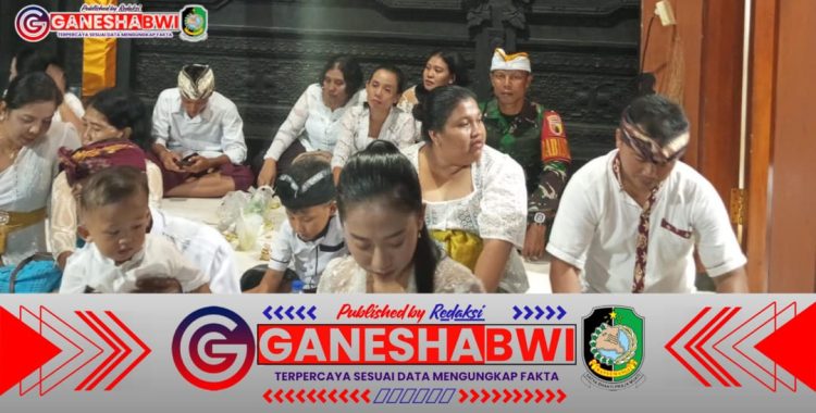 Babinsa dan Bhabinkamtibmas Kawal Piodalan di Pura Widya Karana, Muncar