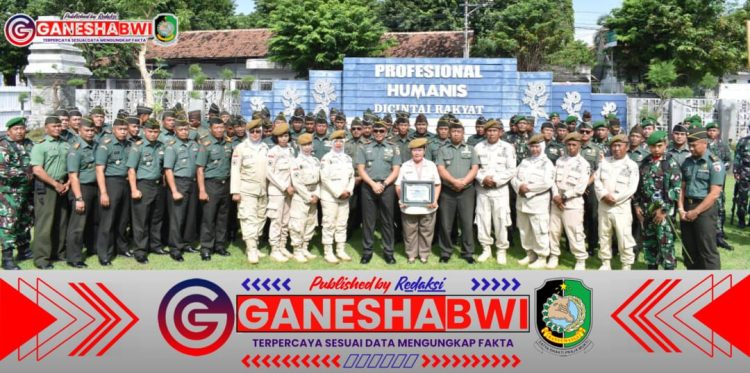 Kodim 0825/Banyuwangi Gelar Upacara Bendera, Pelepasan PNS Pensiun, dan Berikan Bingkisan Lebaran