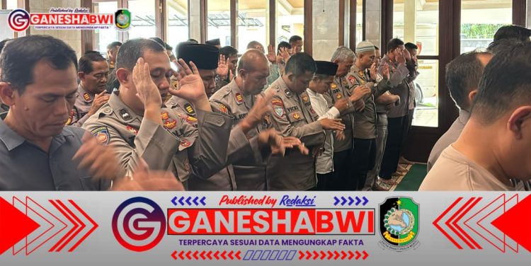 Polresta Banyuwangi Gelar Shalat Gaib untuk 3 Anggota Polri yang Gugur di Way Kanan