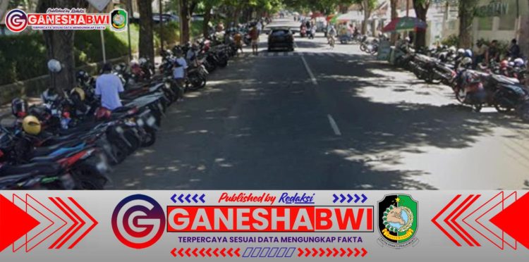 Dishub Diminta Tak Hanya Pasang Rambu: Parkir Liar di Depan RSUD Blambangan Harus Ditindak, Bukan Dibiarkan!