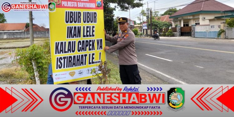 Polresta Banyuwangi dan Polsek Kabat Pasang Banner Imbauan Jelang Mudik Lebaran 2025