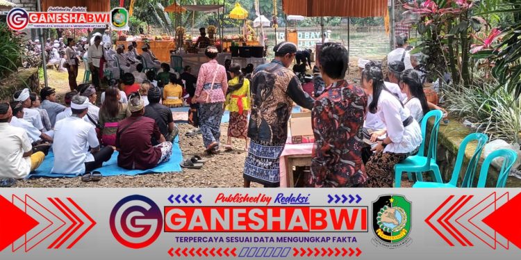 Babinsa Koramil 0825/20 Songgon Kawal Upacara Melasti di Telaga Rowo Bayu, Jaga Keamanan dan Ketertiban