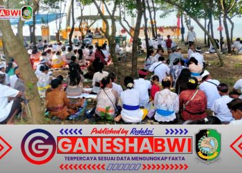 Danramil 0825/17 Muncar Hadiri Upacara Melasti di Pantai Gumuk Kantong, Umat Hindu Sambut Nyepi dengan Ritual Sakral
