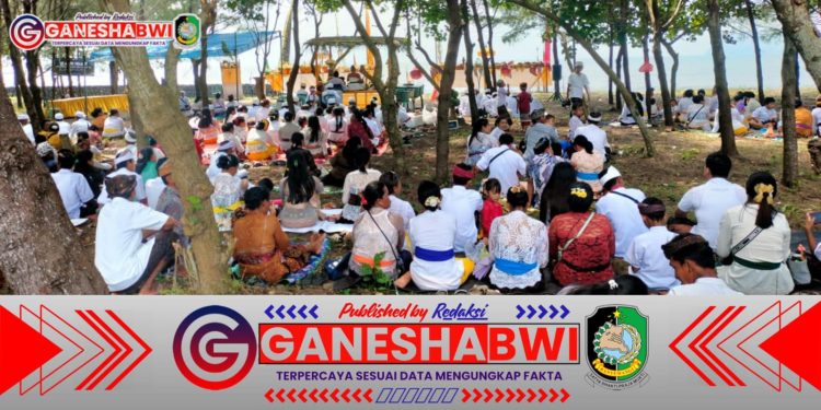 Danramil 0825/17 Muncar Hadiri Upacara Melasti di Pantai Gumuk Kantong, Umat Hindu Sambut Nyepi dengan Ritual Sakral