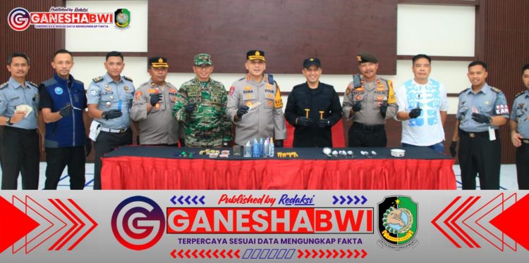 Jelang Lebaran, Lapas Banyuwangi Bersama TNI-Polri dan BNN Razia Kamar Hunian Warga Binaan