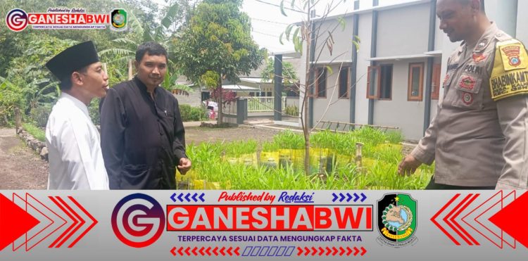 Dukung Ketahanan Pangan, Bhabinkamtibmas Polresta Banyuwangi Dampingi Warga Budidaya Sayur di Pekarangan