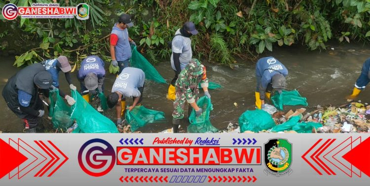 TNI dan Sungai Watch Bersinergi Bersihkan Aliran Sungai di Desa Gendoh, Sempu