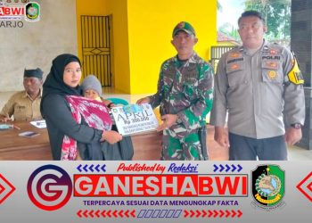 Babinsa Songgon Dampingi Penyaluran BLT Dana Desa Parangharjo, Pastikan Tepat Sasaran dan Aman