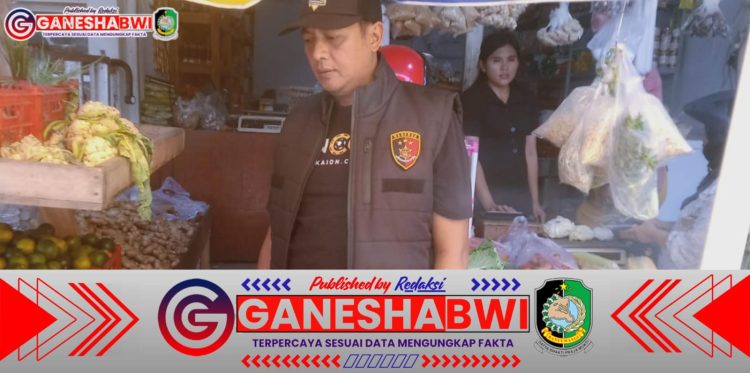 Sidak Pasar Genteng, Polresta Banyuwangi Pastikan Stok dan Harga Bahan Pokok Stabil