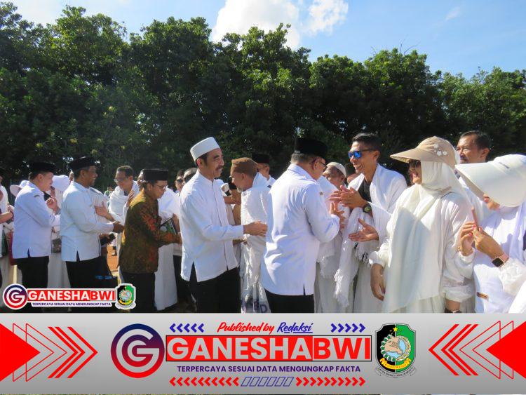 1.130 Jamaah Haji Banyuwangi Ikuti Manasik di GOR Tawangalun, Siap Berangkat 12 Mei 2025 1.130 Jamaah Haji Banyuwangi Ikuti Manasik di GOR Tawangalun, Siap Berangkat 12 Mei 2025