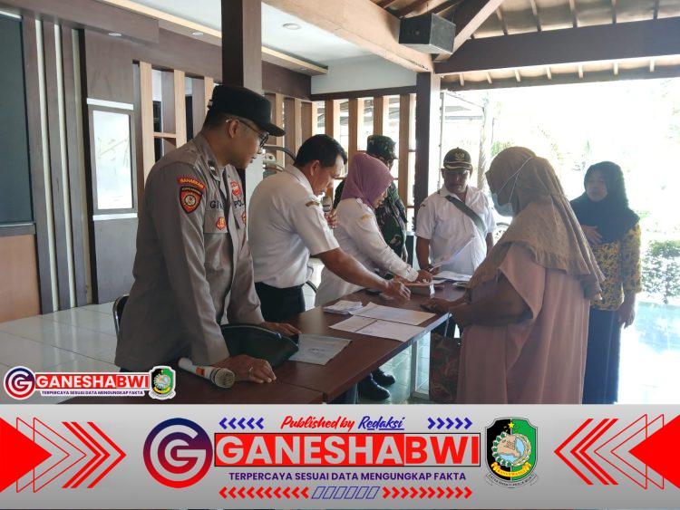 Babinsa Koramil Rogojampi Kawal Penyaluran BLT-DD Tahap Awal 2025 di Desa Kaligung Babinsa Koramil Rogojampi Kawal Penyaluran BLT-DD Tahap Awal 2025 di Desa Kaligung