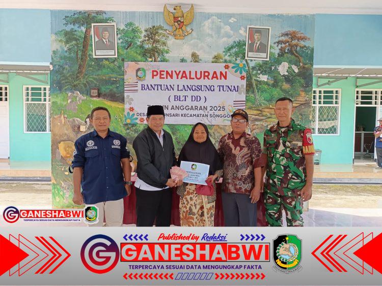 Babinsa Koramil 0825/20 Songgon Dampingi Penyaluran BLT Dana Desa di Bangunsari