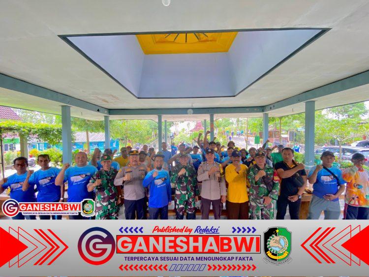TNI dan Warga Banyuwangi Bersihkan Irigasi, Dandim 0825: Petani Kuat, Bangsa Hebat