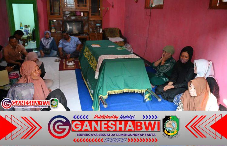 Jenazah PMI Banyuwangi yang Meninggal di Kamboja Tiba di Rumah Duka, Bupati Ipuk: Semoga Ini yang Terakhir