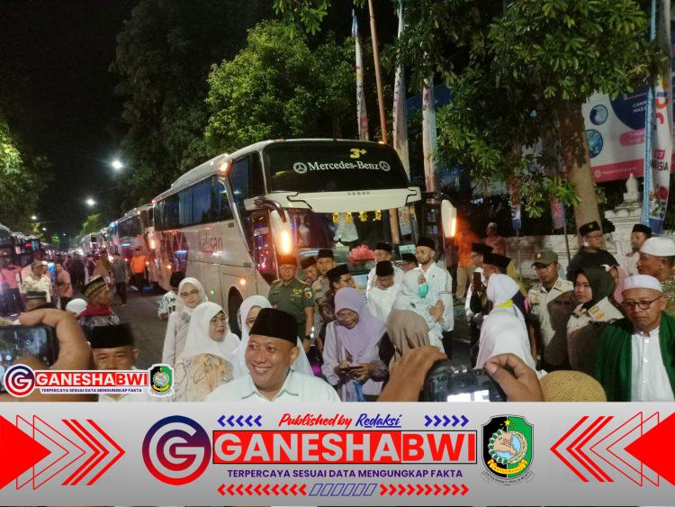 Dandim 0825 Banyuwangi Hadiri Pelepasan 752 Calon Jemaah Haji Kloter 42 dan 43 Dandim 0825 Banyuwangi Hadiri Pelepasan 752 Calon Jemaah Haji Kloter 42 dan 43