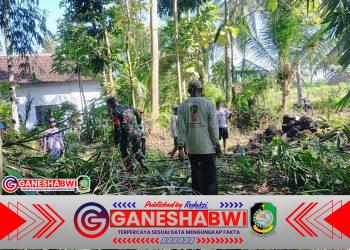Babinsa dan Warga Ringintelu Gelar Kerja Bakti Produktif Bersihkan Bantaran Sungai Suko