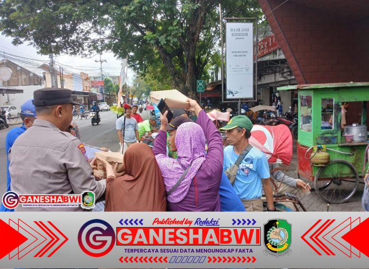 Polresta Banyuwangi Salurkan Ratusan Nasi Kotak dalam Program Jumat Berkah Polresta Banyuwangi Salurkan Ratusan Nasi Kotak dalam Program Jumat Berkah