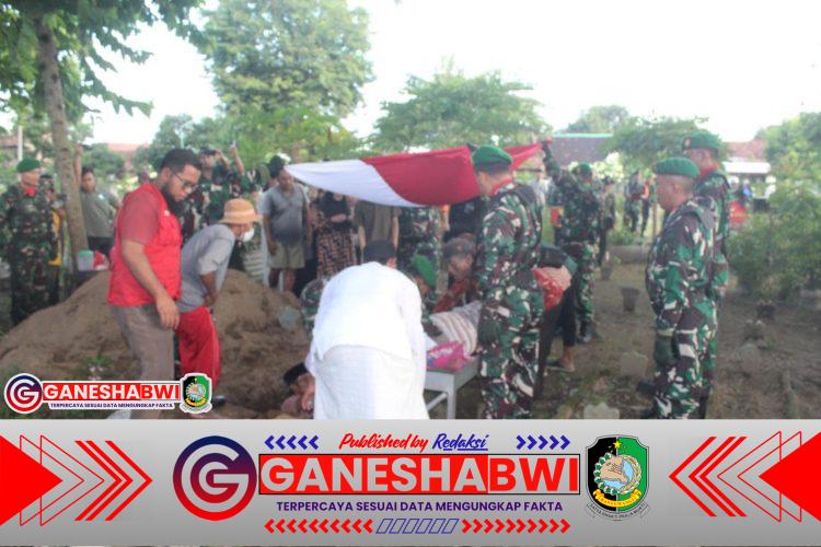 Dandim 0825 Banyuwangi Pimpin Pemakaman Militer Peltu Khoirul Fauzi