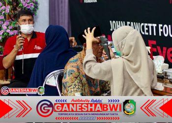 Ratusan Warga Antusias Ikuti Operasi Katarak Gratis di Banyuwangi