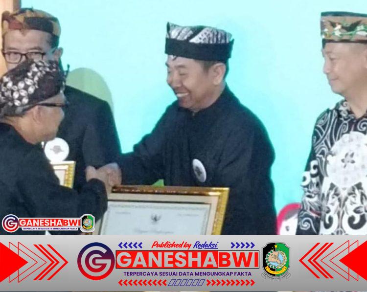 Banyuwangi Raih Penghargaan Kemendikdasmen atas Upaya Lestarikan Bahasa Using Banyuwangi Raih Penghargaan Kemendikdasmen atas Upaya Lestarikan Bahasa Using