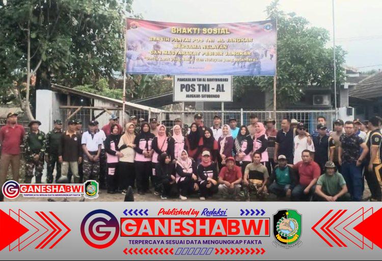 TNI AL dan Warga Gelar Aksi Bersih Pantai Jangkar, Dorong Kesadaran Jaga Laut