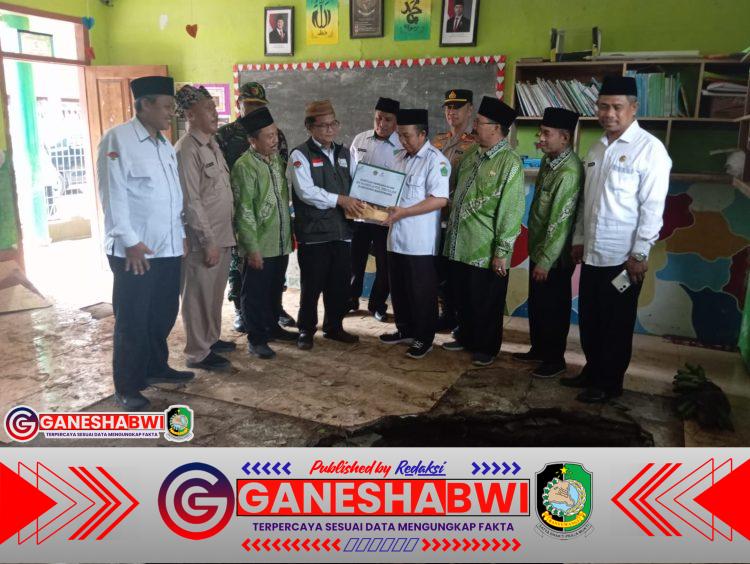 MI Nahdlatut Tullab Bangkit Pasca-Banjir, Forpimka Licin Salurkan Bantuan Pendidikan MI Nahdlatut Tullab Bangkit Pasca-Banjir, Forpimka Licin Salurkan Bantuan Pendidikan