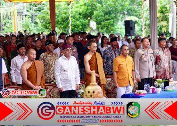 Ribuan Umat Buddha Banyuwangi Rayakan Dharmasanti Waisak, Wabup Ajak Jaga Toleransi dan Kerukunan