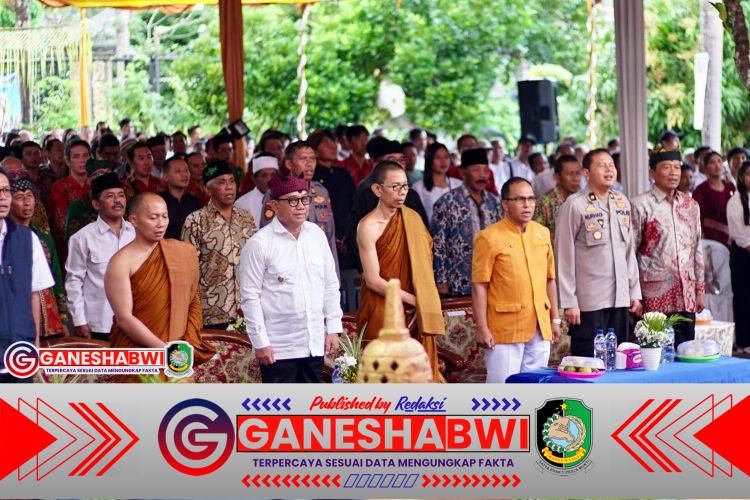 Ribuan Umat Buddha Banyuwangi Rayakan Dharmasanti Waisak, Wabup Ajak Jaga Toleransi dan Kerukunan Ribuan Umat Buddha Banyuwangi Rayakan Dharmasanti Waisak, Wabup Ajak Jaga Toleransi dan Kerukunan