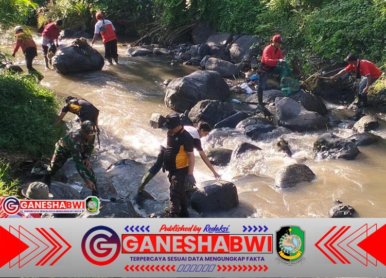 TNI, Polri, dan Warga Gelar Aksi Bersih Sungai di Watu Ulo Banyuwangi, Wujudkan Lingkungan Sehat dan Inovatif TNI, Polri, dan Warga Gelar Aksi Bersih Sungai di Watu Ulo Banyuwangi, Wujudkan Lingkungan Sehat dan Inovatif