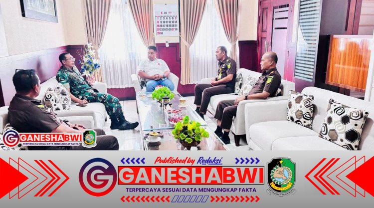 Dandim 0825 Banyuwangi Jalin Sinergi Lewat Silaturahmi ke Kejari Banyuwangi Dandim 0825 Banyuwangi Jalin Sinergi Lewat Silaturahmi ke Kejari Banyuwangi