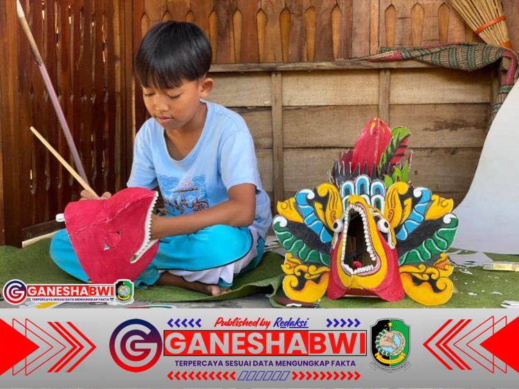 Bocah SD Banyuwangi Raup Cuan dari Hobi Bikin Kostum Jaranan dan Barong Bocah SD Banyuwangi Raup Cuan dari Hobi Bikin Kostum Jaranan dan Barong