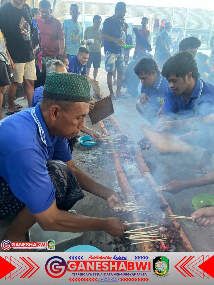 Warga Binaan Lapas Banyuwangi Rayakan Idul Adha dengan Nyate Bareng di Depan Kamar Hunian Warga Binaan Lapas Banyuwangi Rayakan Idul Adha dengan Nyate Bareng di Depan Kamar Hunian