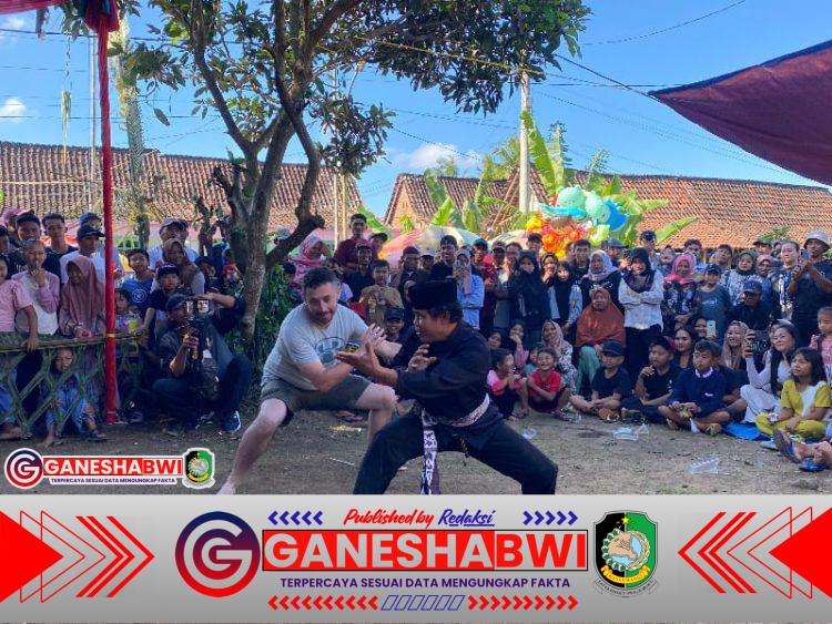Wisatawan Asing Meriahkan Tradisi Mencak Sumping 2025 di Banyuwangi Wisatawan Asing Meriahkan Tradisi Mencak Sumping 2025 di Banyuwangi
