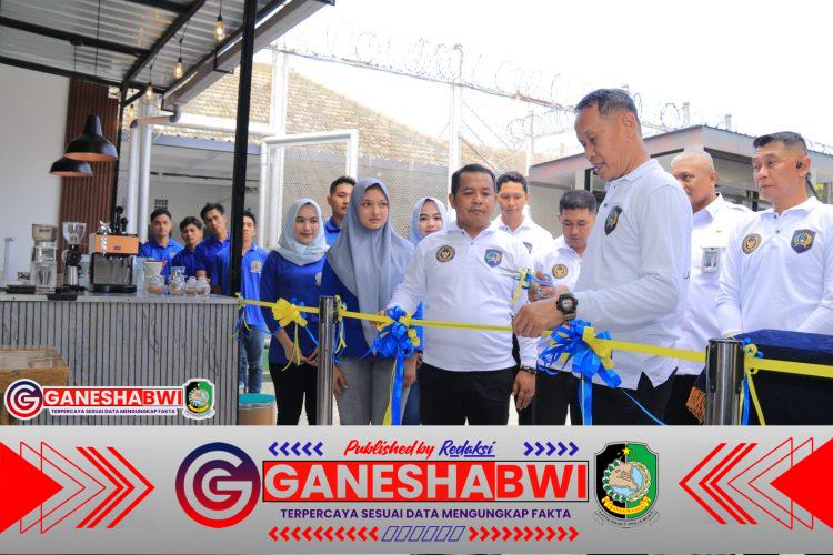 Kakanwil Resmikan Osing Cafe di Lapas Banyuwangi, Jadi Sarana Pembinaan Warga Binaan Kakanwil Resmikan Osing Cafe di Lapas Banyuwangi, Jadi Sarana Pembinaan Warga Binaan