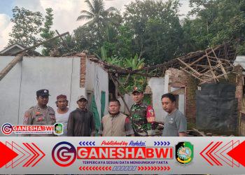 Babinsa Koramil Songgon Tanggap Evakuasi Rumah Roboh, Keluarga Fahrurroji Selamat