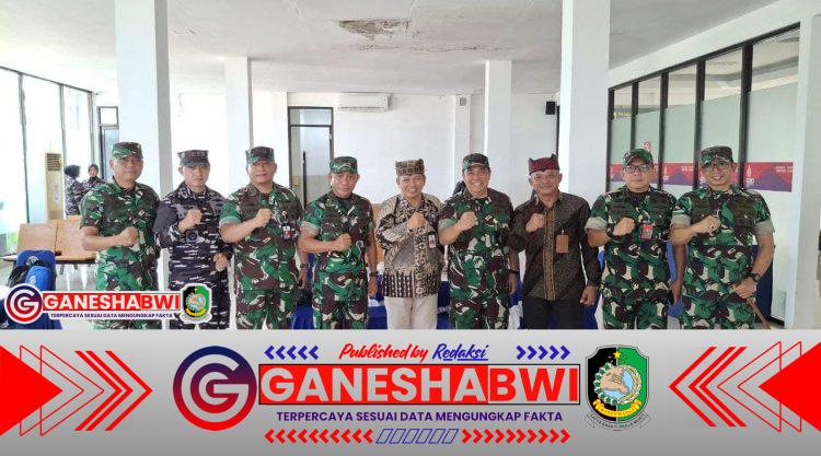 Dandim 0825/Banyuwangi Sambut Rombongan Kemenhan RI di Bandara Blimbingsari