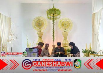 Lestarikan Budaya Lokal, Disbudpar Banyuwangi Gelar Workshop Pembuatan Dekorasi Mayang Sari