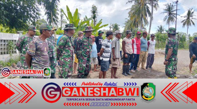 Gotong Royong Produktif Babinsa dan Warga Siliragung Sukseskan TMMD Ke-125 Banyuwangi Gotong Royong Produktif Babinsa dan Warga Siliragung Sukseskan TMMD Ke-125 Banyuwangi