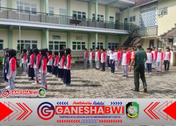 Koramil 0825/19 Sempu Bekali Siswa MTS Al Azhar dengan Wawasan Kebangsaan dan Latihan Baris Berbaris