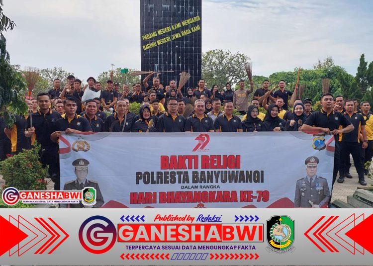 Polresta Banyuwangi Gelar Bakti Religi, Bersihkan Area TMP Wisma Raga Satria