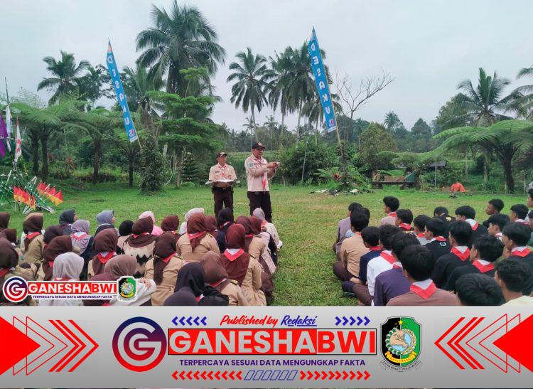 Babinsa Songgon Berikan Materi Wasbang dan PBB kepada 400 Pramuka MAN 1 Banyuwangi