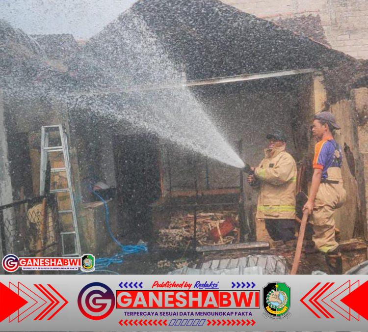 Kebakaran Rumah di Penganjuran Banyuwangi, Kerugian Capai Rp40 Juta Kebakaran Rumah di Penganjuran Banyuwangi, Kerugian Capai Rp40 Juta