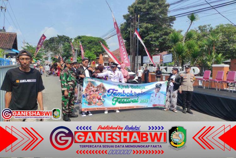 Babinsa Koramil Muncar Kawal Kirab Budaya Bersih Desa Tembokrejo 2025 Babinsa Koramil Muncar Kawal Kirab Budaya Bersih Desa Tembokrejo 2025
